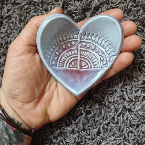 Sue Capillo Handcrafted Heart-shaped Pottery Dishes (price varies by quantity) - Picture 2 of 5
